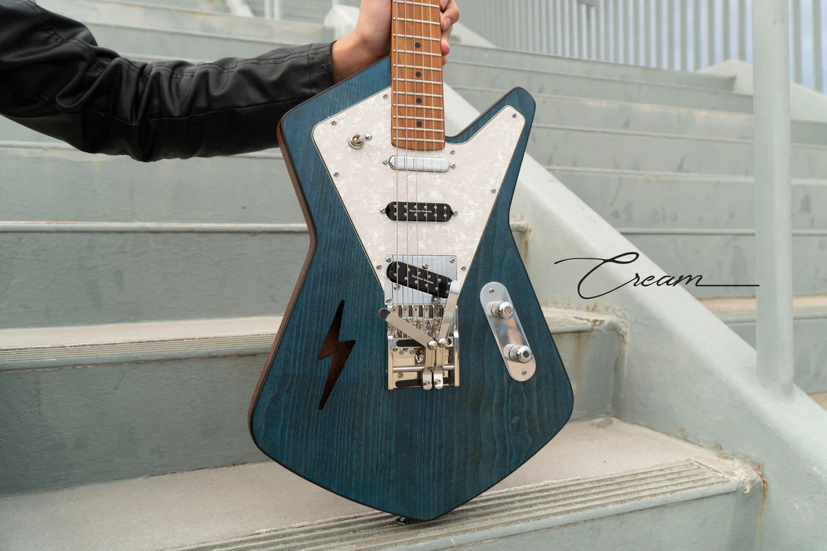 Cream Guitars, Maverick Deluxe, Pacific Blue