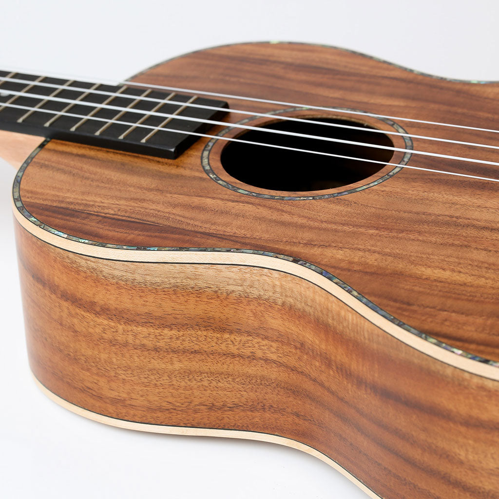 ISUZI EAK-B Baritone Ukulele